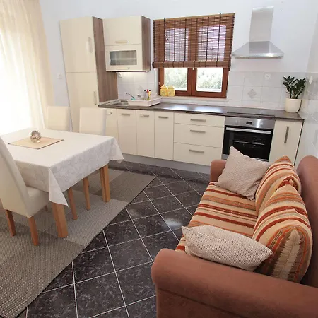 Hrabar * Τρογκίρ